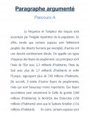 En quoi la fréquence et l'ampleur des risques sont-ils accentués par l'inégale répartition de la population ?